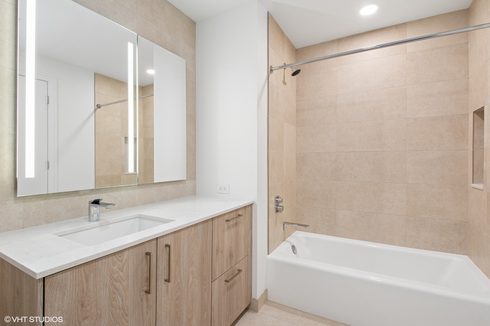 211 N Harbor Drive 1307