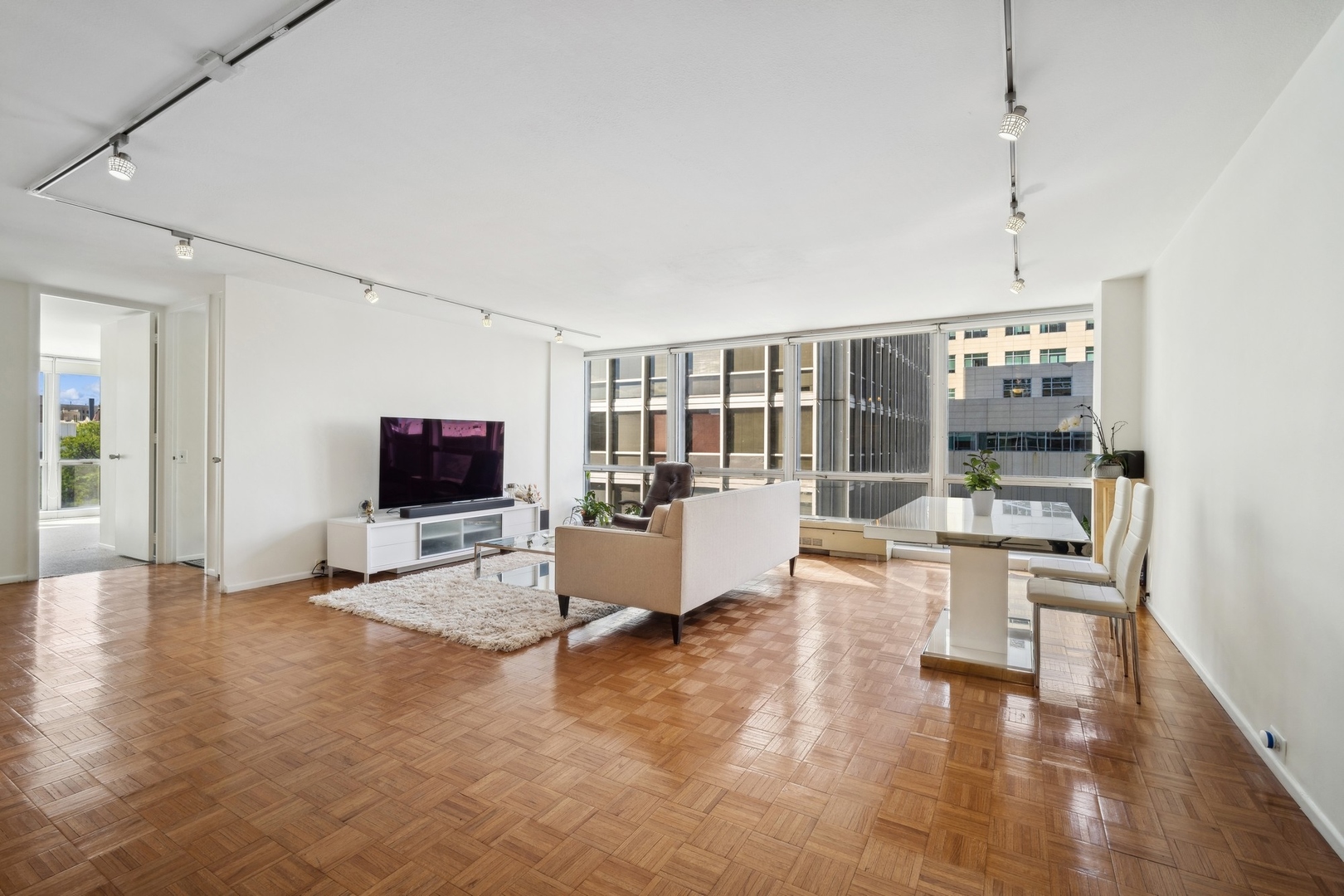 330 W Diversey Parkway 602