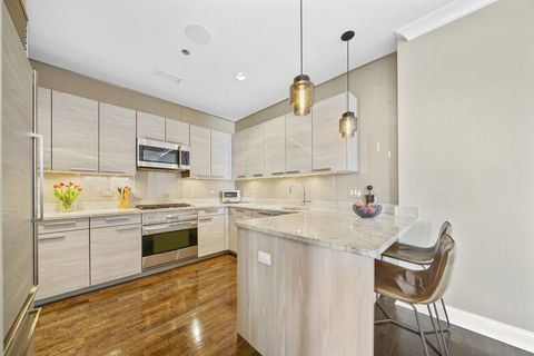 Tiny photo for 10 E Delaware Place #18E, Chicago, IL 60611 (MLS # 12603147)