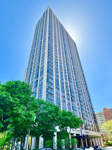 2650 N Lakeview Avenue 3505 Chicago IL 60614