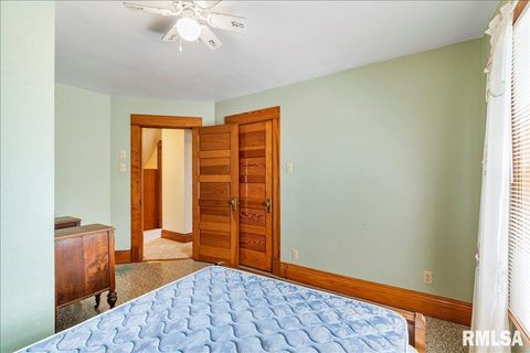 Tiny photo for 2211 WESTERN Avenue, Davenport, IA 52803 (MLS # QC4267449)