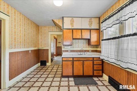 Tiny photo for 2211 WESTERN Avenue, Davenport, IA 52803 (MLS # QC4267449)