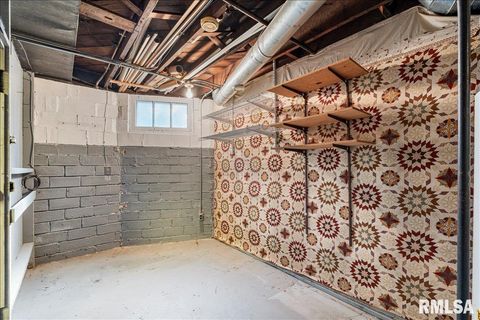 Tiny photo for 2211 WESTERN Avenue, Davenport, IA 52803 (MLS # QC4267449)