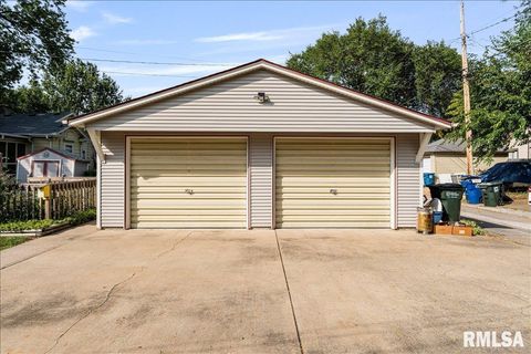 Tiny photo for 2211 WESTERN Avenue, Davenport, IA 52803 (MLS # QC4267449)