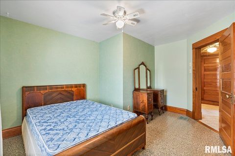 Tiny photo for 2211 WESTERN Avenue, Davenport, IA 52803 (MLS # QC4267449)