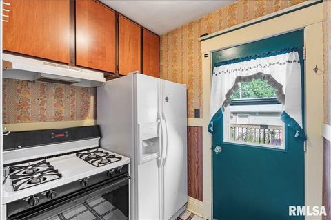 Tiny photo for 2211 WESTERN Avenue, Davenport, IA 52803 (MLS # QC4267449)