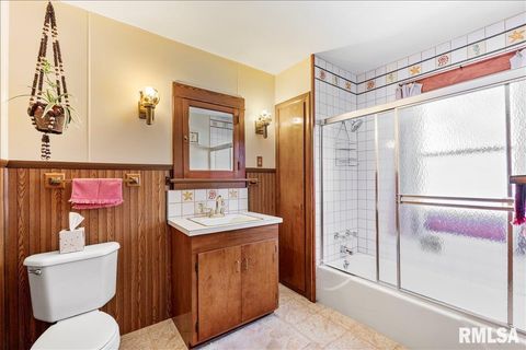 Tiny photo for 2211 WESTERN Avenue, Davenport, IA 52803 (MLS # QC4267449)