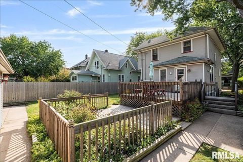Tiny photo for 2211 WESTERN Avenue, Davenport, IA 52803 (MLS # QC4267449)