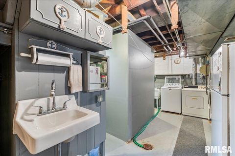 Tiny photo for 2211 WESTERN Avenue, Davenport, IA 52803 (MLS # QC4267449)