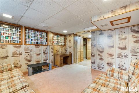 Tiny photo for 2211 WESTERN Avenue, Davenport, IA 52803 (MLS # QC4267449)