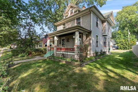 Tiny photo for 2211 WESTERN Avenue, Davenport, IA 52803 (MLS # QC4267449)