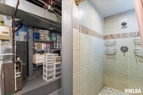 Tiny photo for 2211 WESTERN Avenue, Davenport, IA 52803 (MLS # QC4267449)