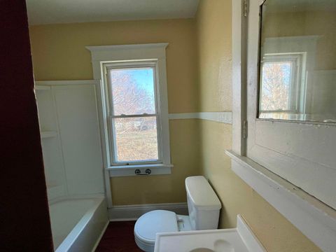 Tiny photo for 919 Leclaire St Street, Davenport, IA 52803 (MLS # 100000411)