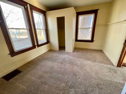 Tiny photo for 919 Leclaire St Street, Davenport, IA 52803 (MLS # 100000411)