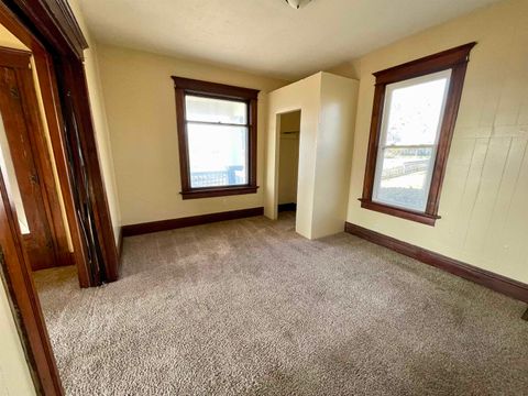 Tiny photo for 919 Leclaire St Street, Davenport, IA 52803 (MLS # 100000411)