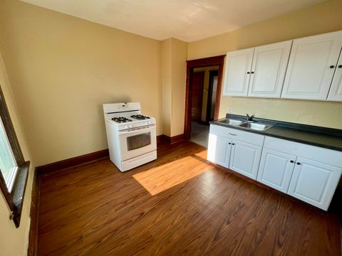 Tiny photo for 919 Leclaire St Street, Davenport, IA 52803 (MLS # 100000411)