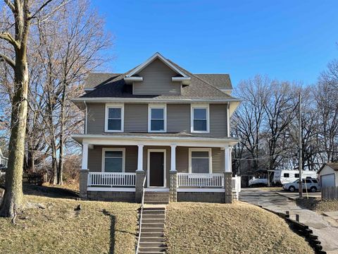 Tiny photo for 919 Leclaire St Street, Davenport, IA 52803 (MLS # 100000411)