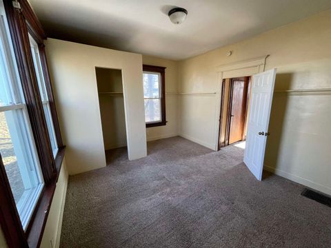 Tiny photo for 919 Leclaire St Street, Davenport, IA 52803 (MLS # 100000411)