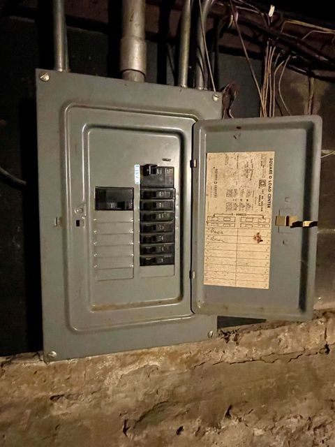 Tiny photo for 919 Leclaire St Street, Davenport, IA 52803 (MLS # 100000411)