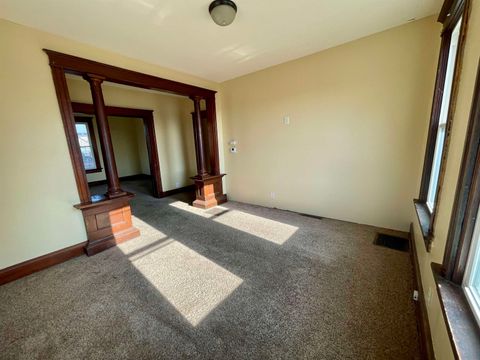 Tiny photo for 919 Leclaire St Street, Davenport, IA 52803 (MLS # 100000411)