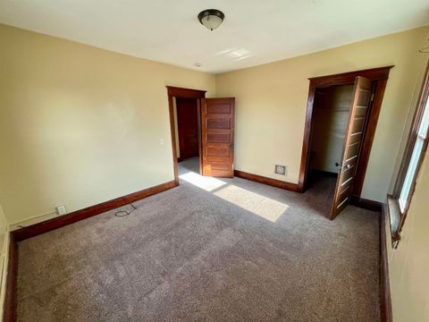 Tiny photo for 919 Leclaire St Street, Davenport, IA 52803 (MLS # 100000411)