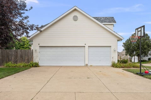 Tiny photo for 4816 Norfolk Place, Bettendorf, IA 52722 (MLS # 12742379)
