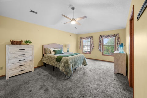 Tiny photo for 4816 Norfolk Place, Bettendorf, IA 52722 (MLS # 12742379)