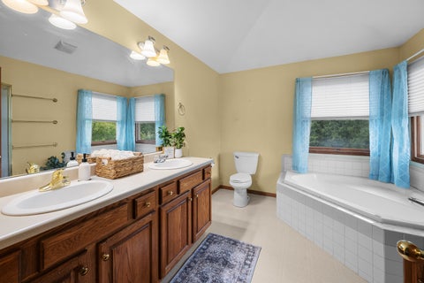 Tiny photo for 4816 Norfolk Place, Bettendorf, IA 52722 (MLS # 12742379)