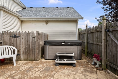 Tiny photo for 4816 Norfolk Place, Bettendorf, IA 52722 (MLS # 12742379)
