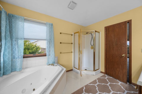 Tiny photo for 4816 Norfolk Place, Bettendorf, IA 52722 (MLS # 12742379)