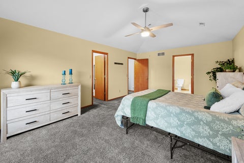 Tiny photo for 4816 Norfolk Place, Bettendorf, IA 52722 (MLS # 12742379)