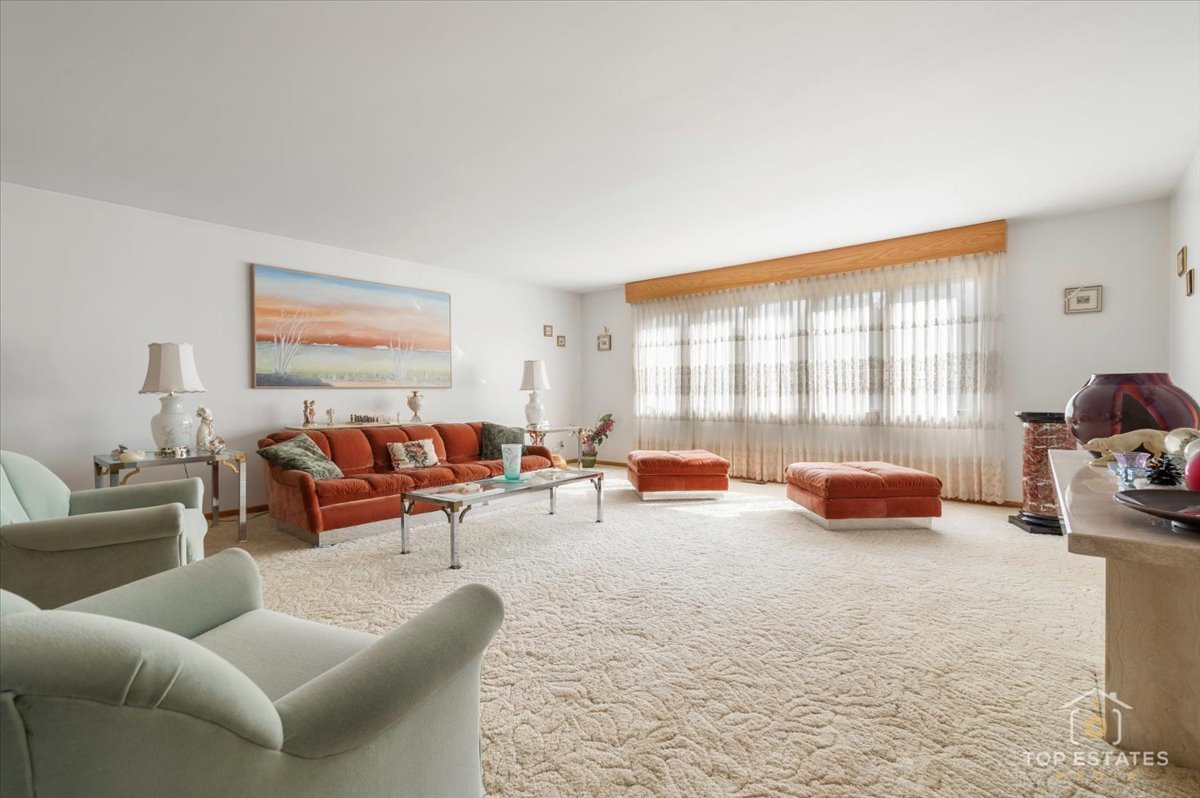 17W508 Hawthorne Avenue