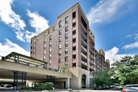 833 W 15TH Place 305W Chicago IL 60608