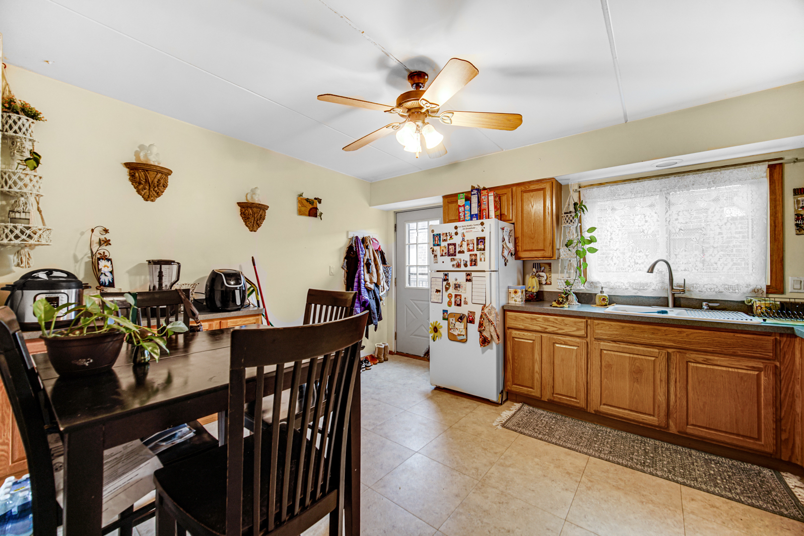 961 N Rohlwing Road 201B