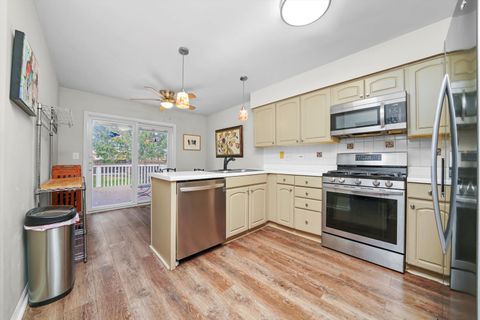 Tiny photo for 606 E London Court, Round Lake Beach, IL 60073 (MLS # 12508202)