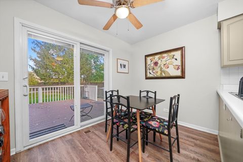 Tiny photo for 606 E London Court, Round Lake Beach, IL 60073 (MLS # 12508202)