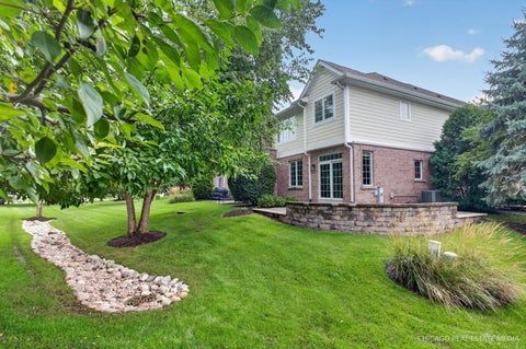 Tiny photo for 790 Parkview Court, Glen Ellyn, IL 60137 (MLS # 12738297)
