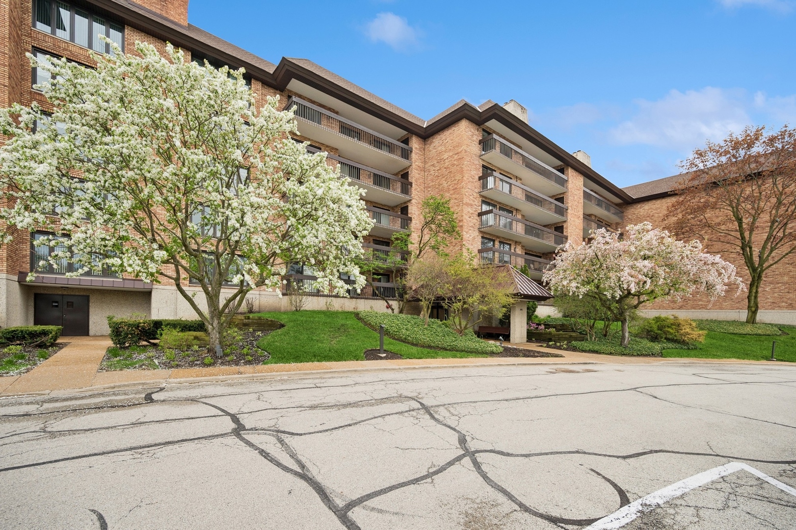 3801 Mission Hills Road 210

                                                                             Northbrook                                

                                    , IL - $575,000