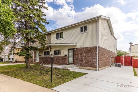 Photo of 9105 HOLLYBERRY Avenue, Des Plaines, IL 60016 (MLS # 12759777)