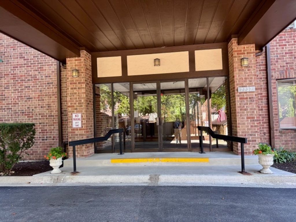 Photo for 7737 W Golf Drive #101, Palos Heights, IL 60463 (MLS # 12476590)