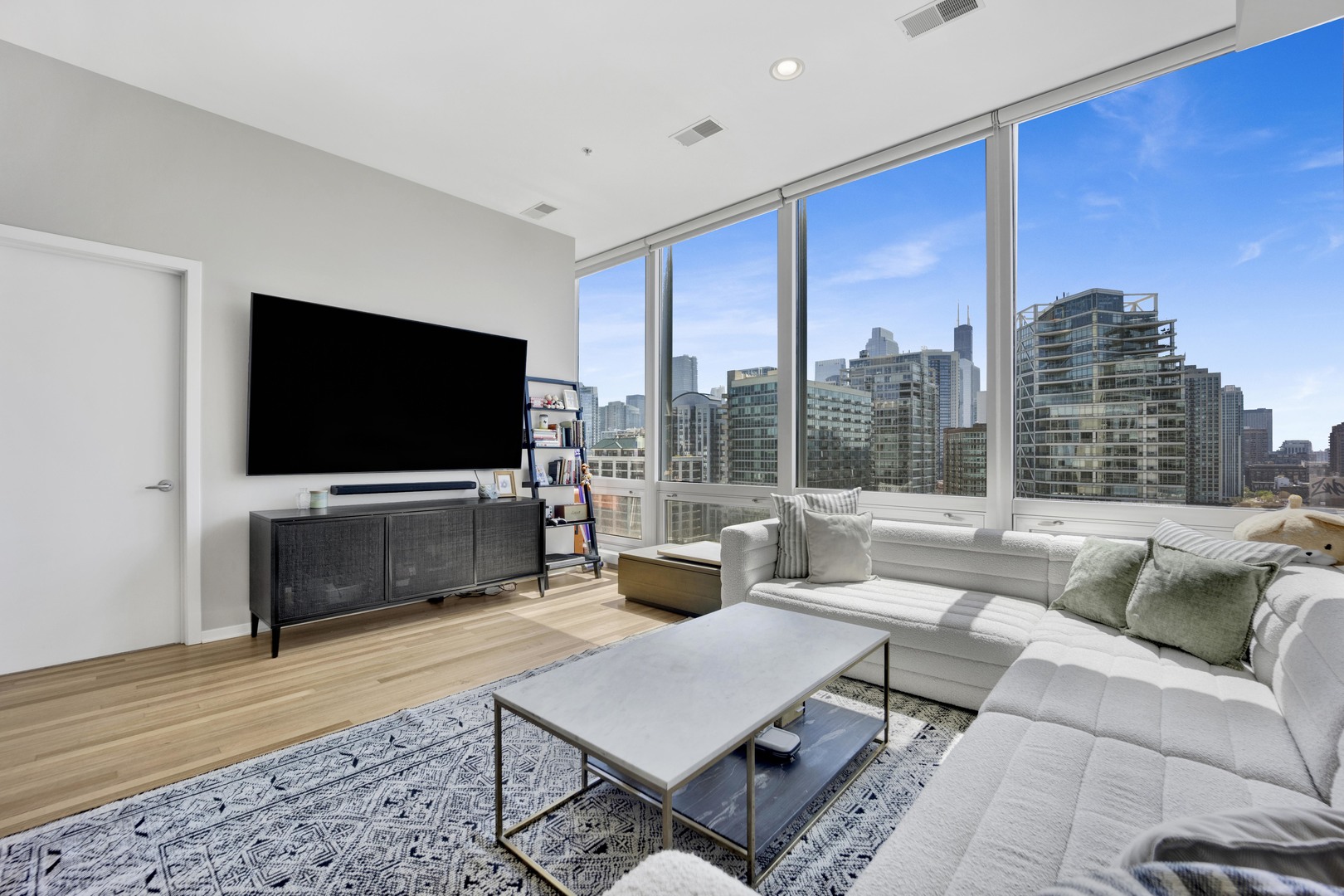 500 W Superior Street 1207