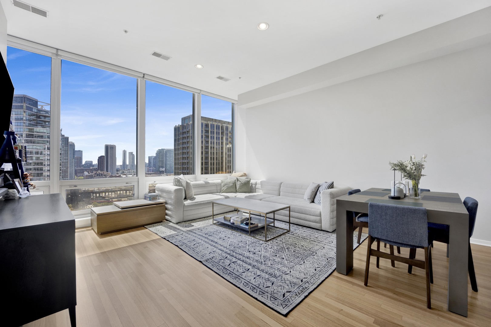 500 W Superior Street 1207