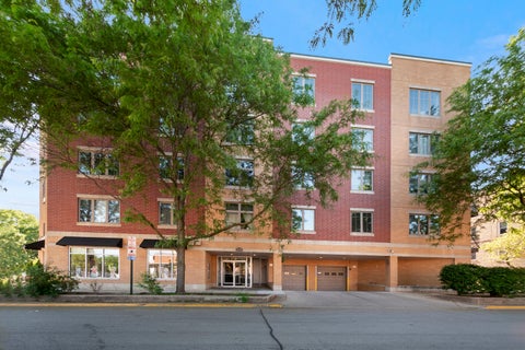 Photo of 8000 Kilpatrick Avenue #2E, Skokie, IL 60076 (MLS # 12652140)