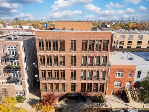 1865 N Winnebago Avenue 4N Chicago IL 60647