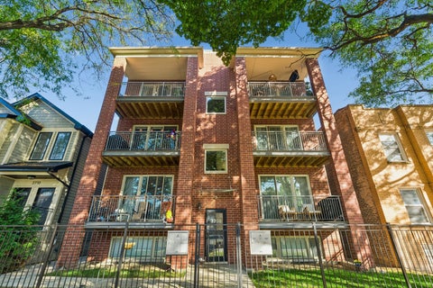 Photo of 3708 W Cornelia Avenue #3W, Chicago, IL 60618 (MLS # 12779234)