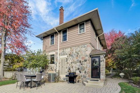 Tiny photo for 835 N Ellsworth Street, Naperville, IL 60563 (MLS # 12641959)