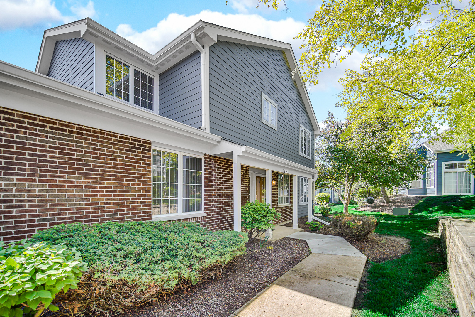 1214 S Parkside Drive