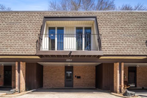 1935 Tanglewood Drive F Glenview IL 60025