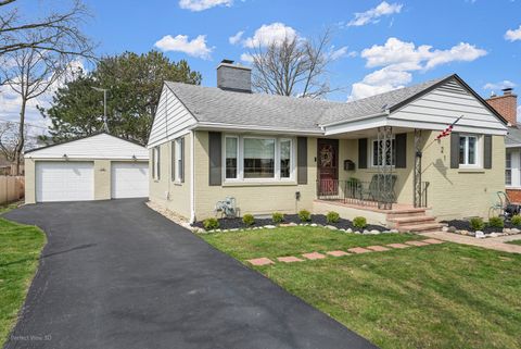 Tiny photo for 621 Oriole Avenue N, Park Ridge, IL 60068 (MLS # 12614665)