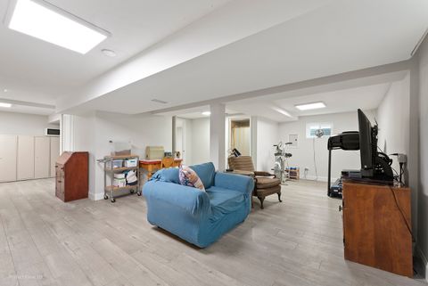 Tiny photo for 621 Oriole Avenue N, Park Ridge, IL 60068 (MLS # 12614665)